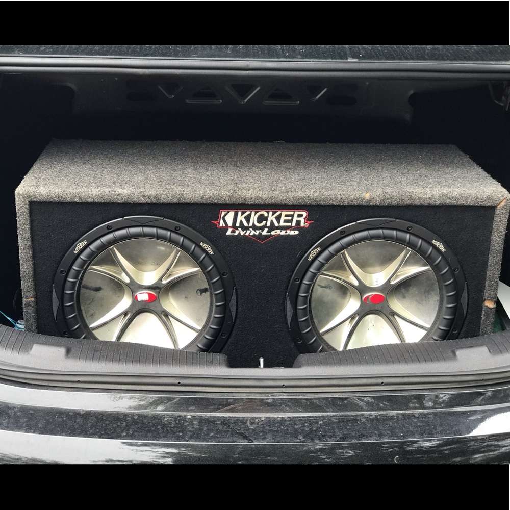 2 Kicker 12’s w/ box